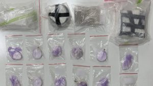 Δύο συλλήψεις στην Λαμία – Κατασχέθηκαν πλήθος ναρκωτικών, όπλα και ποσό άνω των 6.000 ευρώ (εικόνες)