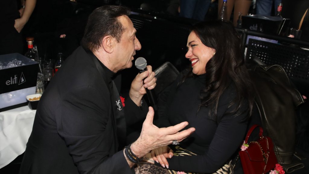 Ο Λευτέρης Πανταζής αφιερώνει το νέο του τραγούδι στην κόρη του και «λιώνει» στο κλάμα (vid)