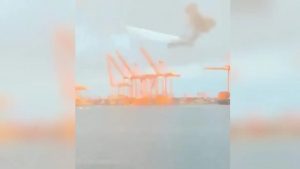 Φρουροί της Επανάστασης: Χτύπησαν αμερικανικό πλοίο στο Ομάν – Ένας τραυματίας και ζημιές στο λιμάνι Σαλάλα