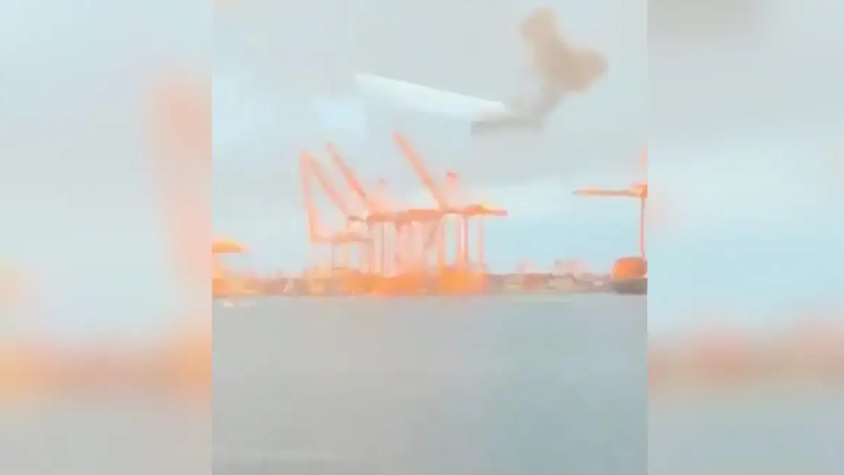 Φρουροί της Επανάστασης: Χτύπησαν αμερικανικό πλοίο στο Ομάν – Ένας τραυματίας και ζημιές στο λιμάνι Σαλάλα