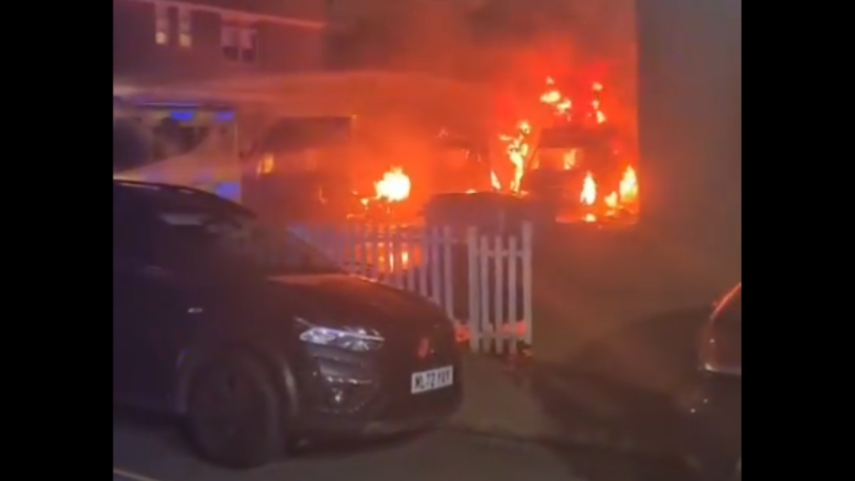 Λονδίνο: Εμπρησμός τεσσάρων ασθενοφόρων της εβραϊκής κοινότητας – Έρευνες των Αρχών για αντισημιτικό έγκλημα μίσους (βίντεο)