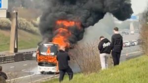 Πούλμαν με οπαδούς της Σίτι τυλίχθηκε στις φλόγες – Γλύτωσαν από τύχη οι επιβαίνοντες