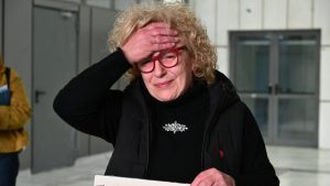 Λύγισε η Μάγδα Φύσσα μετά την απόφαση στη δίκη για τη Χρυσή Αυγή – «Παύλο τα καταφέραμε, τους νίκησες» (Φωτογραφίες)