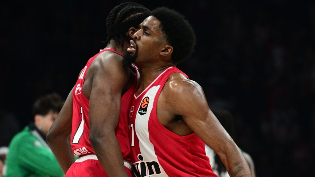 Ολυμπιακός – Παναθηναϊκός AKTOR: «Ερυθρόλευκο» προβάδισμα με +11 (40-29) στο πρώτο ημίχρονο (Βίντεο)