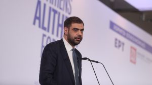 Μαρινάκης: “Έχει έρθει η ώρα να ανοίξει η συζήτηση για να καταργηθεί η ανωνυμία στο διαδίκτυο – Να βγάλουμε τις κουκούλες”