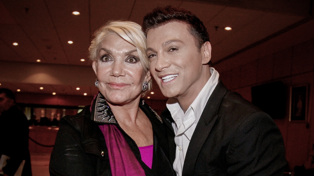 Όταν η ακομπλεξάριστη Μαρινέλλα χειροκροτούσε τον Τάκη Ζαχαράτο που την μιμήθηκε (βίντεο)