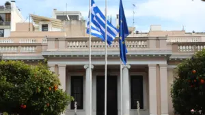 Κυβέρνηση προς ΠΑΣΟΚ: «Σταματήστε να αναζητάτε κρυφές ατζέντες – Στόχος μας η αυτοδυναμία»