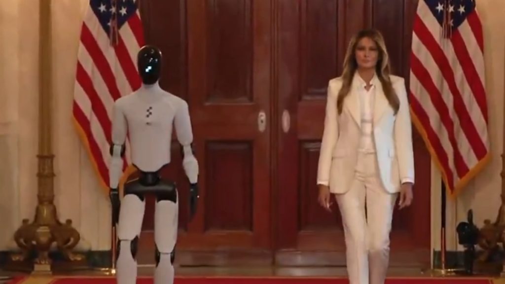 Μελάνια Τραμπ: Εγκαινίασε τη διεθνή σύνοδο για την τεχνητή νοημοσύνη έχοντας στο πλάι της ανθρωποειδές ρομπότ (Εικόνες)