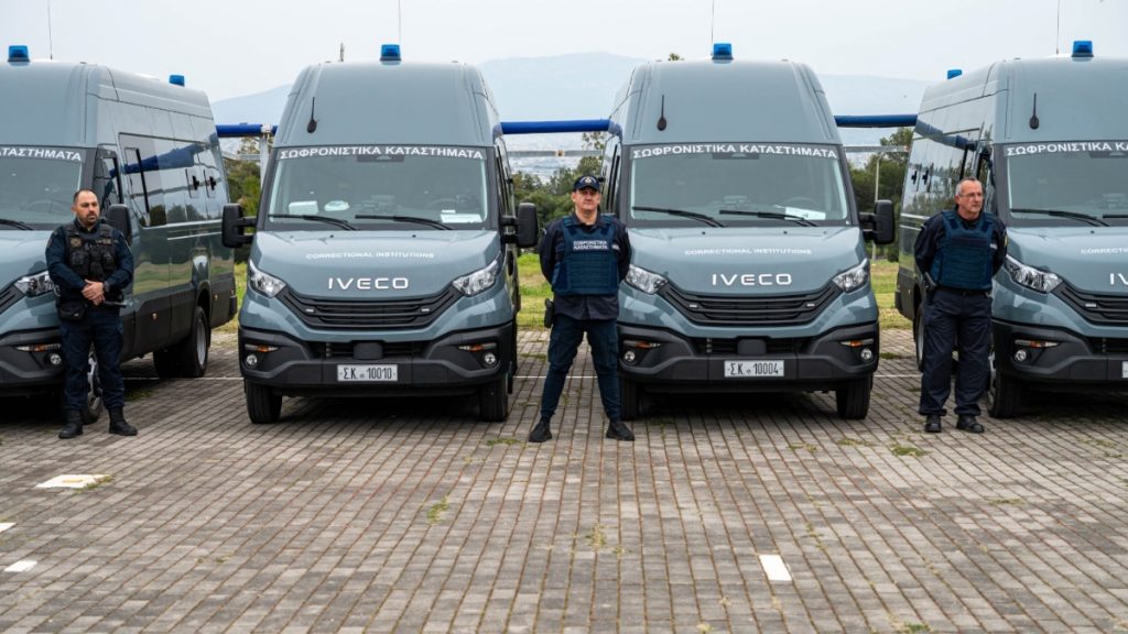 Προμήθεια 23 μεταγωγικών οχημάτων για την ενίσχυση των Τμημάτων Εξωτερικής Φρούρησης Σωφρονιστικών Καταστημάτων (Εικόνες)