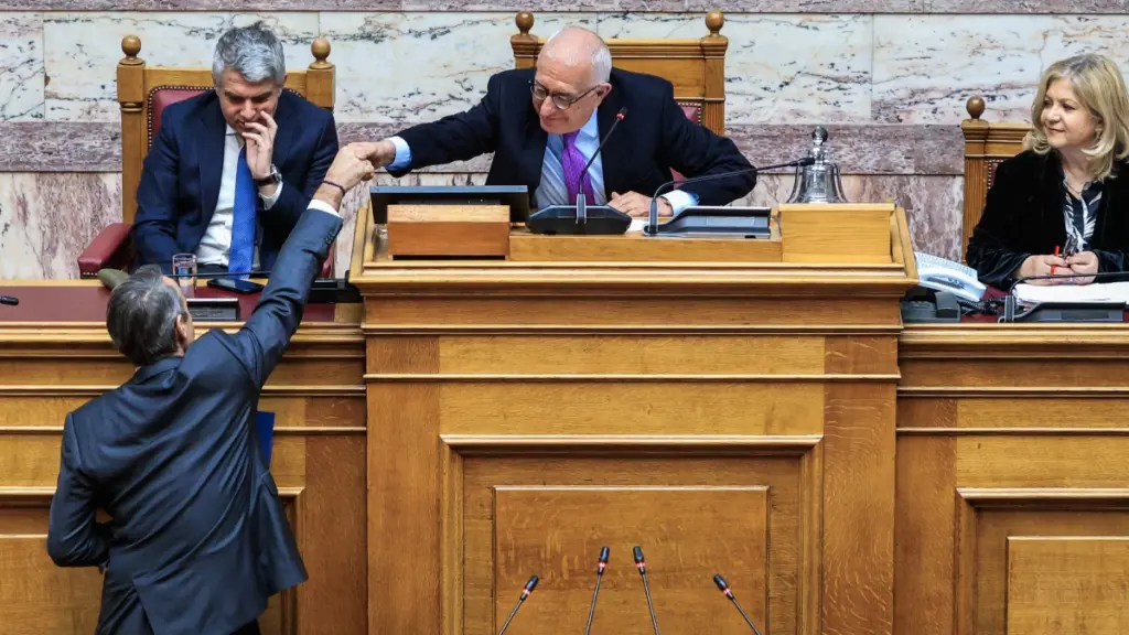 Κυριάκος Μητσοτάκης: Οι ευχές για τα γενέθλια του στην Βουλή και ο διάλογος με τον Κυριάκο Βελόπουλο