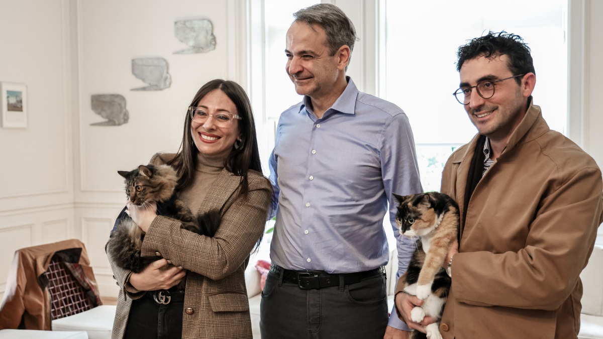 Στο Μαξίμου οι επαναπατρισθέντες από τη Μέση Ανατολή – Συναντήθηκαν με τον Κυριάκο Μητσοτάκη (βίντεο)