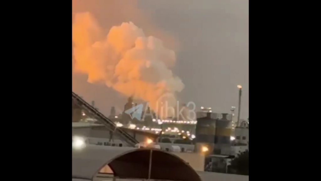 Πυραυλική επίθεση του Ιράν στο Μπαχρέιν – Ξέσπασε φωτιά σε διυλιστήριο (Βίντεο)