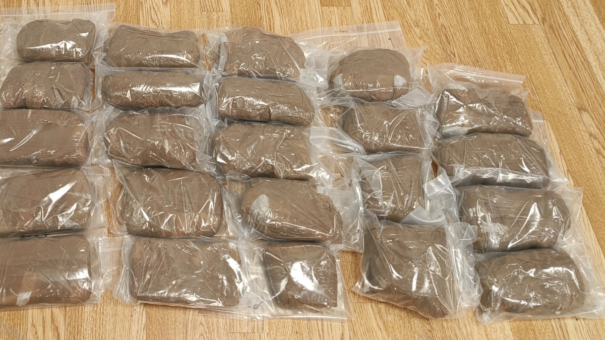 Ρέντης: Συνελήφθησαν δύο άτομα που έκρυβαν ναρκωτικά σε “καβάτζα” – Κατασχέθηκαν πάνω από 13,5 κιλά ηρωίνης