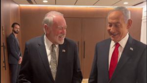 Νετανιάχου: Με βίντεο διαψεύδει τις φήμες θανάτου – «Ναι, Μάικ, είμαι ζωντανός»