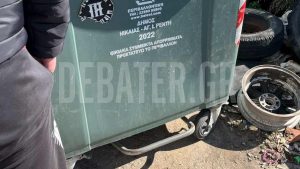 Νίκαια: Πέταξαν νεκρό αδέσποτο σκύλο σε κάδο απορριμμάτων – Ερωτήματα για τη στάση του Δήμου (βίντεο)