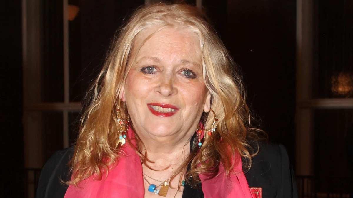 Νόρα Βαλσάμη: Αγνώριστή η ηθοποιός – Αισθητά αδυνατισμένη και καταβεβλημένη στα 78 της (pic)