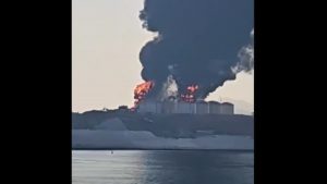 Ομάν: Επίθεση με drone έπληξε δεξαμενές καυσίμων σε λιμάνι (Βίντεο)