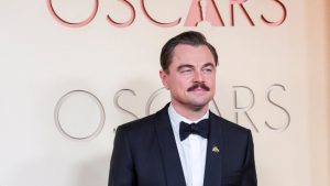 Λεονάρντο Ντι Κάπριο: Η σπάνια εμφάνισή του στα Όσκαρ 2026 με την 27χρονη σύντροφό του (vid)