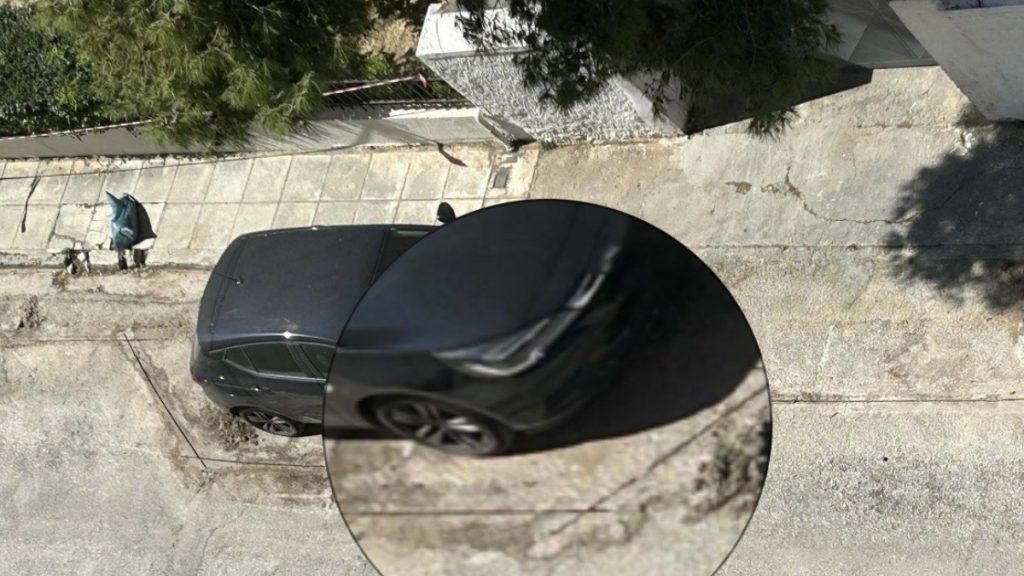 Παλαιό Φάληρο: Η περίεργη… λύση που βρήκε εργολάβος για να περάσει οπτική ίνα (φωτογραφίες)