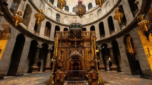 Ισραήλ: Θραύσμα ιρανικού πυραύλου έπεσε στην οροφή ελληνορθόδοξου μοναστηριού δίπλα στον Πανάγιο Τάφο (φωτογραφίες)