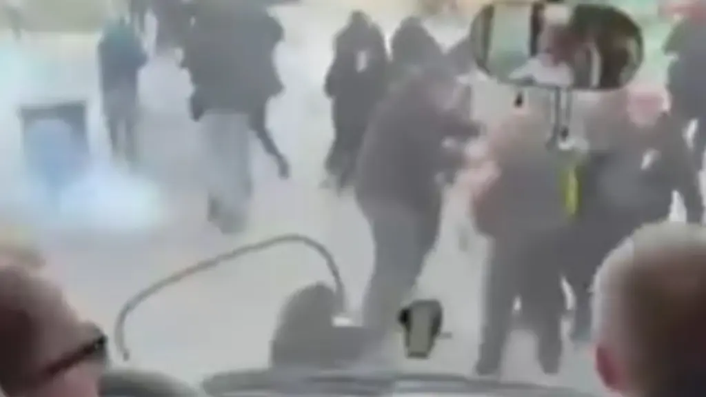 Παναθηναϊκός: Επίθεση οπαδών των “πρασίνων” στο πούλμαν της ομάδας μπάσκετ γυναικών του Ολυμπιακού (βίντεο)