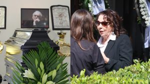 Γιώργος Πανουσόπουλος: Συγκίνηση στην κηδεία του σκηνοθέτη – Ποιοι έδωσαν το «παρών» (pics)