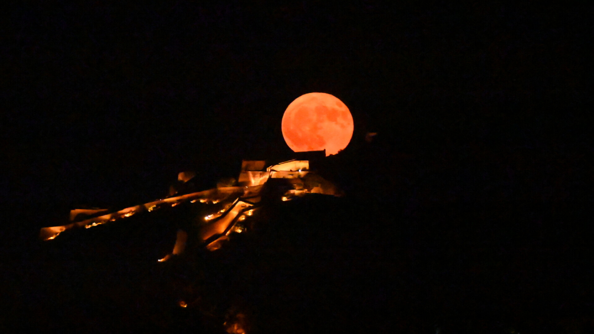 Πανσέληνος Μαρτίου: Πότε θα δούμε το «ματωμένο φεγγάρι» – Από που πήρε την ονομασία του