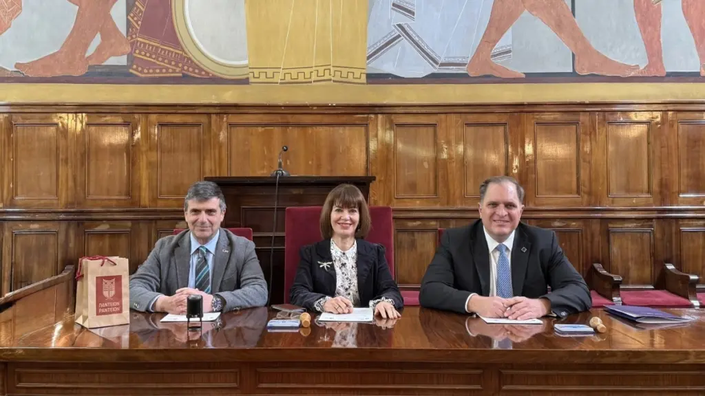 ΑΑΔΕ, Πάντειο και ΕΑΠ ενώνουν δυνάμεις για την Εκπαίδευση και την Έρευνα στη Δημόσια Διοίκηση