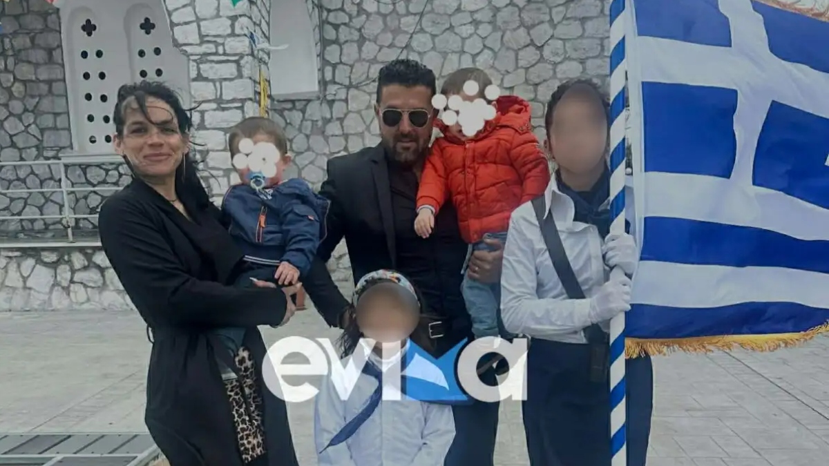 Παρέλαση 25ης Μαρτίου: Μητέρα συγκινήθηκε βλέποντας την κόρη της να κρατά τη σημαία (Βίντεο)