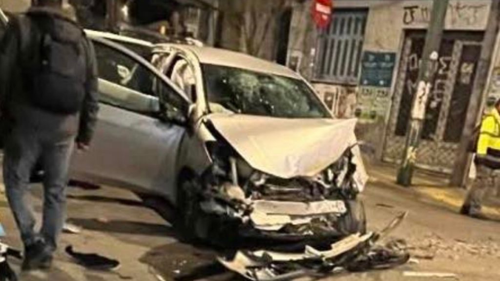 Πετράλωνα: Τρόλεϊ συγκρούστηκε με ΙΧ τα ξημερώματα – 3 τραυματίες (Φωτογραφία)