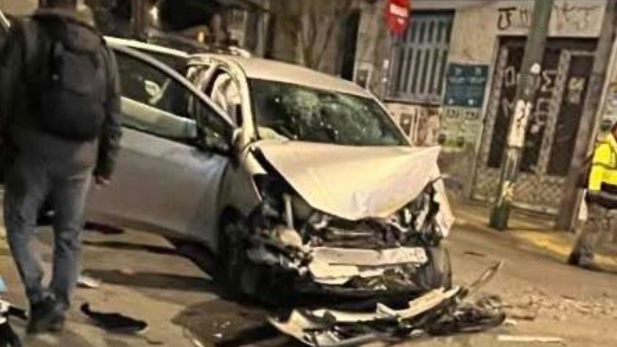 Πετράλωνα: Τρόλεϊ συγκρούστηκε με ΙΧ τα ξημερώματα – 3 τραυματίες (Φωτογραφία)