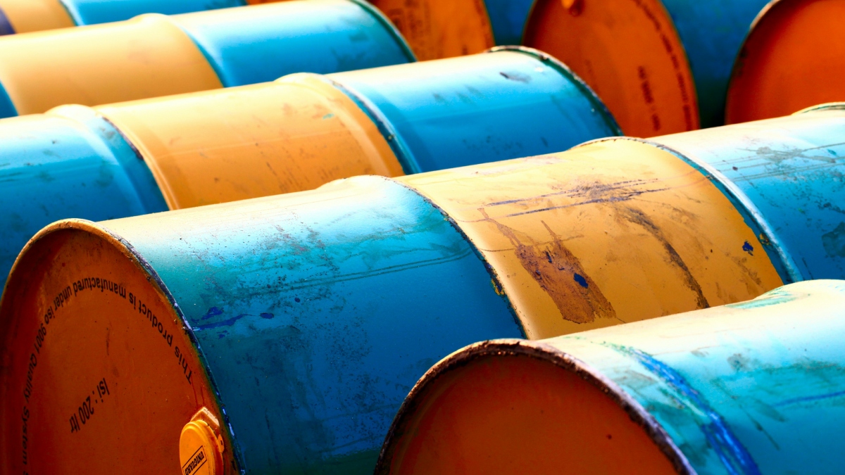 Ο ΔΟΕ αποδεσμεύει πάνω από 182 εκατομμύρια βαρέλια για να αντιμετωπιστεί η αλματώδης αύξηση των τιμών στο πετρέλαιο