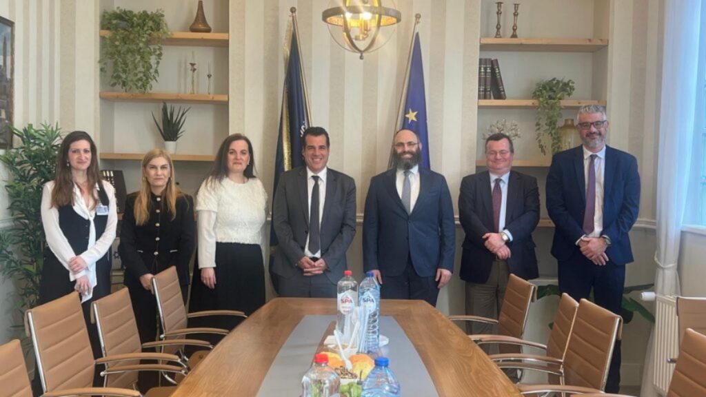 Συνάντηση Πλεύρη με Ευρωπαϊκή Εβραϊκή Ένωση – Στο επίκεντρο της συζήτησης οι μεταναστευτικές ροές