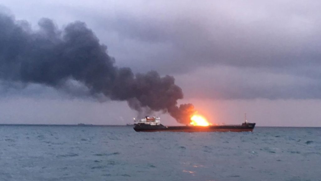 Πλοίο με ελληνική σημαία δέχθηκε χτύπημα από πύραυλο στη Μαύρη Θάλασσα – Μετέφερε 10 Έλληνες ναυτικούς