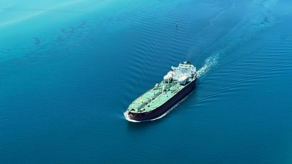 Πλοίο με ελληνική σημαία δέχθηκε χτύπημα από πύραυλο στη Μαύρη Θάλασσα – Μετέφερε 10 Έλληνες ναυτικούς