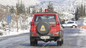 Καρπενήσι: Στα χιόνια εγκλωβίστηκε λεωφορείο με μαθητές (Βίντεο)