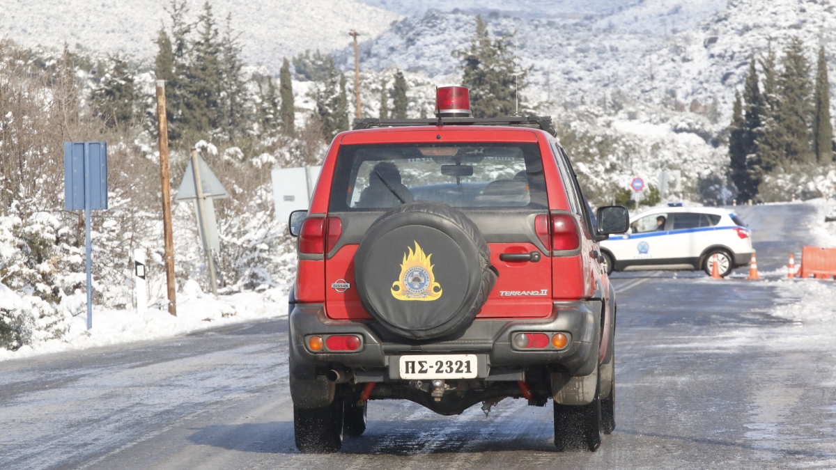 Καρπενήσι: Στα χιόνια εγκλωβίστηκε λεωφορείο με μαθητές (Βίντεο)