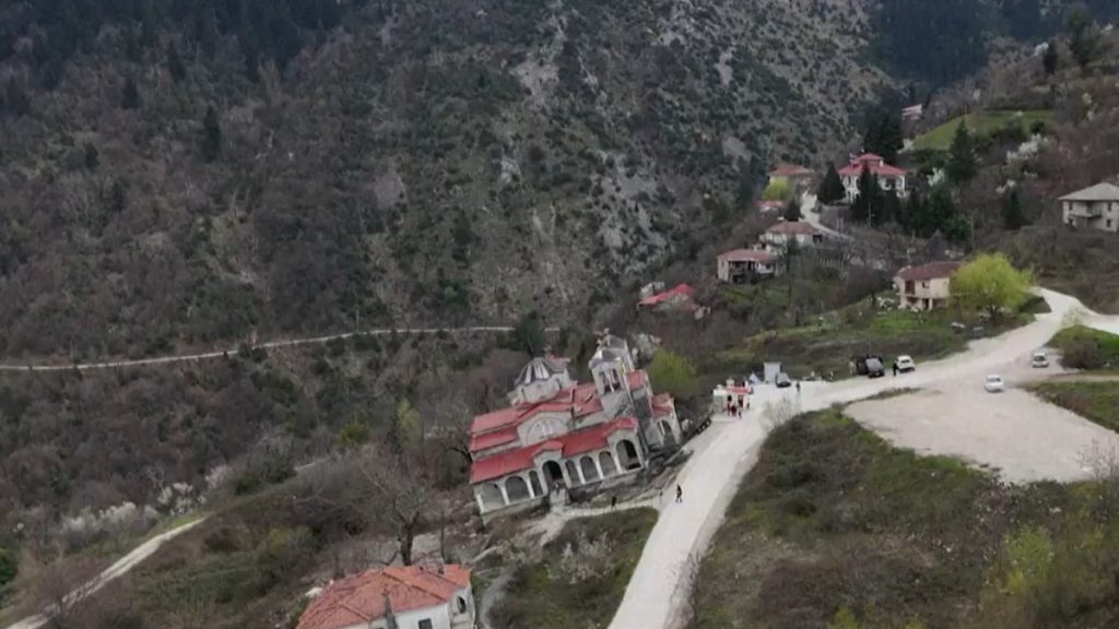 Τρίκαλα: Το βίντεο – αφιέρωμα του Γαλλικού Πρακτορείου για την εκκλησία με κλίση 17 μοιρών στο Ροπωτό