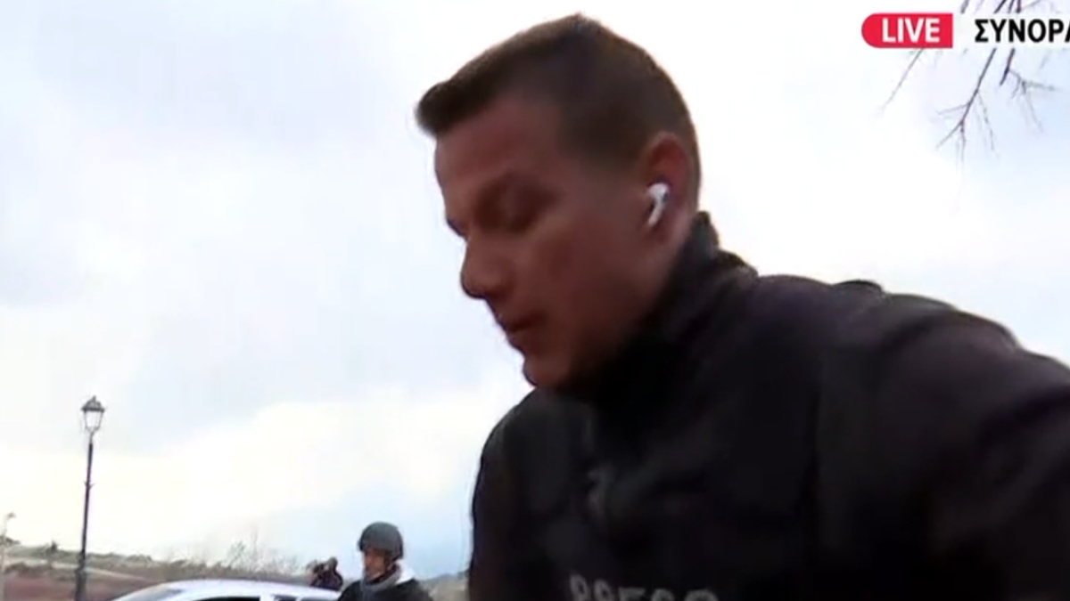Η στιγμή που ο δημοσιογράφος της ΕΡΤ τρέχει για να προστατευθεί στα σύνορα Ισραήλ – Λιβάνου: «Πρέπει να φύγουμε» (Βίντεο)