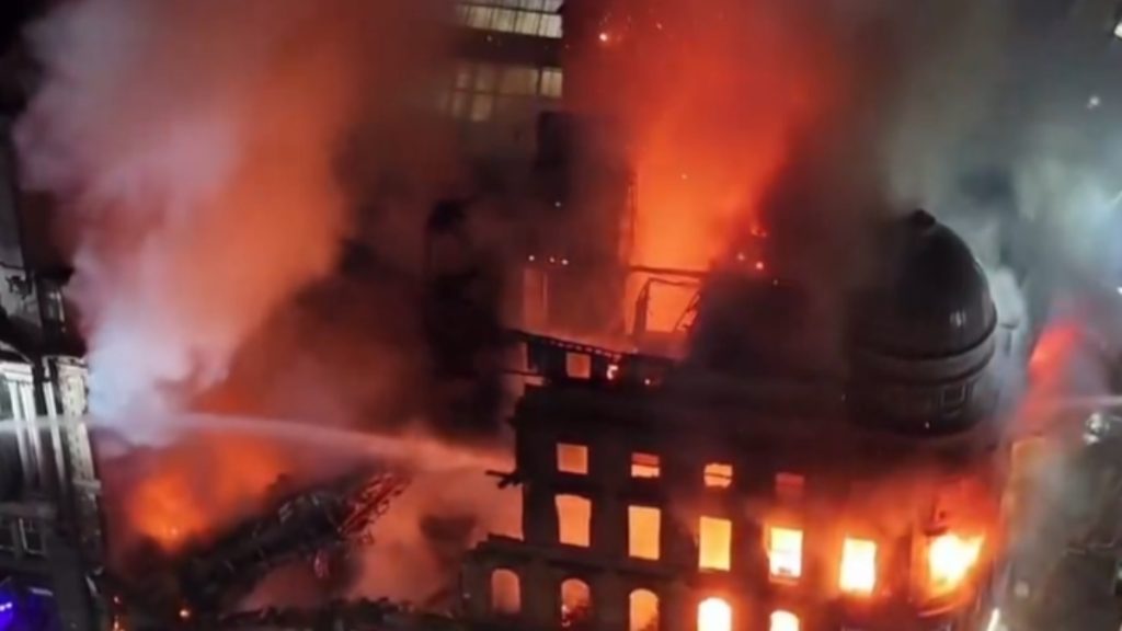 Σκωτία: Στις φλόγες τυλίχθηκε κτίριο του σιδηροδρομικού σταθμού της Γλασκώβης (βίντεο)