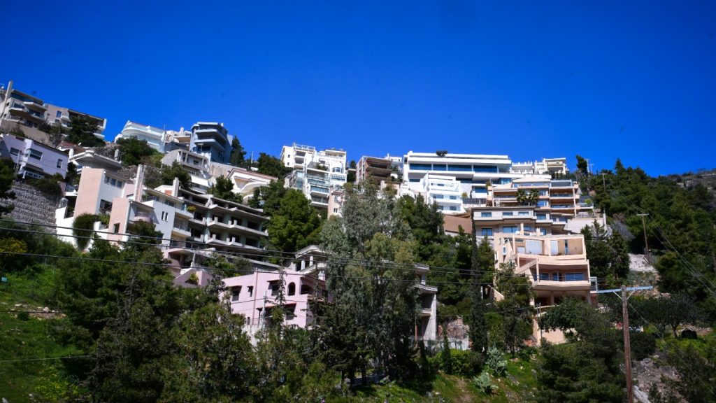 ΕΝΦΙΑ: Ποιοι θα έχουν έκπτωση έως 50% και ποιοι θα πληρώσουν παραπάνω – Τα κριτήρια για πλήρη απαλλαγή