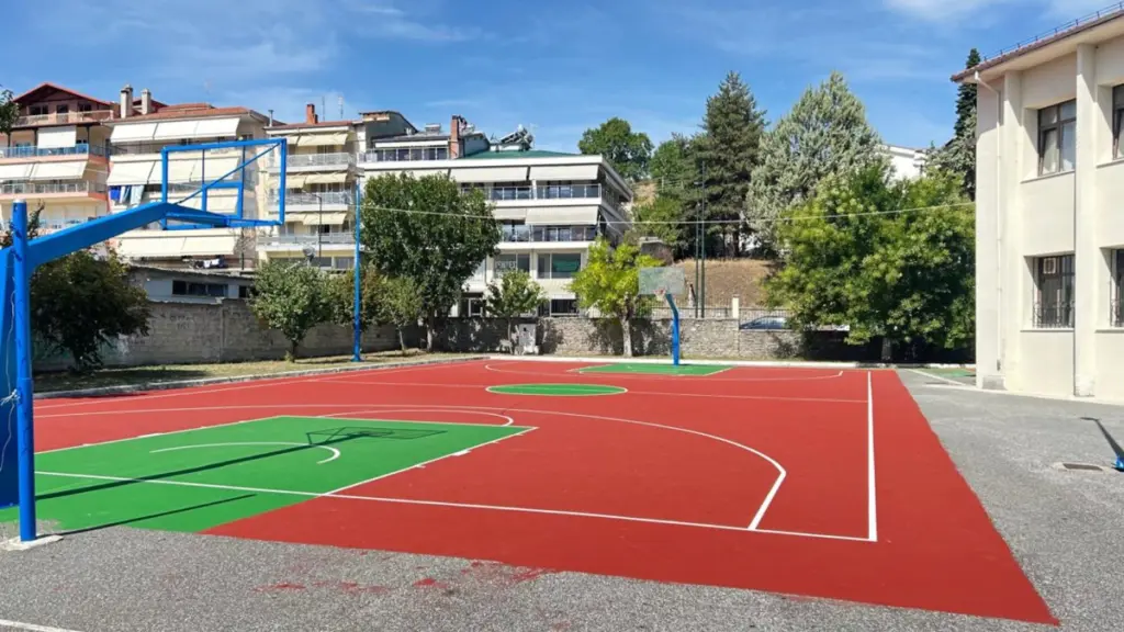 Πάτρα: Άγριος ξυλοδαρμός 15χρονου μαθητή για ένα νεράντζι – Η σχολική εκδρομή που μετατράπηκε σε εφιάλτη