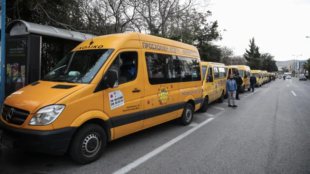 Σχολικά λεωφορεία: 457 παραβάσεις σε 2.263 ελέγχους της Τροχαίας
