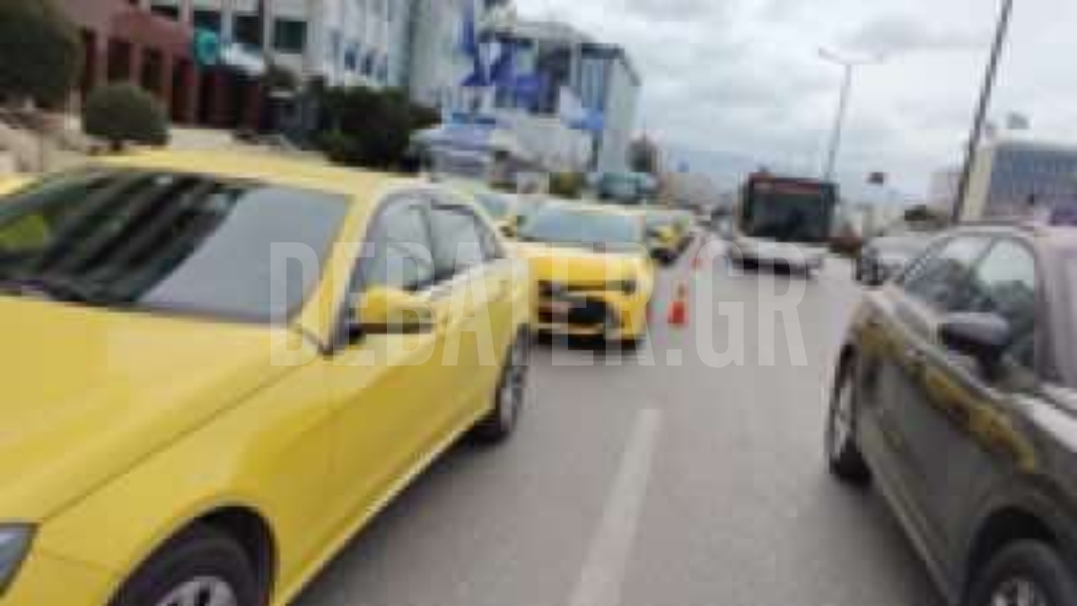 Απεργία ταξί: Σε εξέλιξη η πορεία των οδηγών προς το “Ελευθέριος Βενιζέλος” (φωτογραφίες)