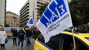 Συνεχίζεται για τρίτη μέρα η απεργία των οδηγών ταξί Αττικής – Επέστρεψαν στους δρόμους της περιφέρειας