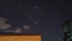 Ισραήλ: Βίντεο από την στιγμή που το Ιράν ρίχνει πύραυλους διασποράς στο Τελ Αβίβ