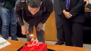 Μίλτος Τεντόγλου: Η πρωτότυπη τούρτα για τα γενέθλιά του (Βίντεο)