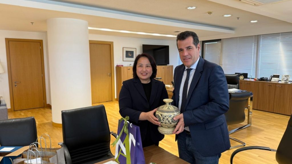 Συνάντηση Πλεύρη με πρέσβειρα Βιετνάμ: Στο τραπέζι η νόμιμη μετανάστευση