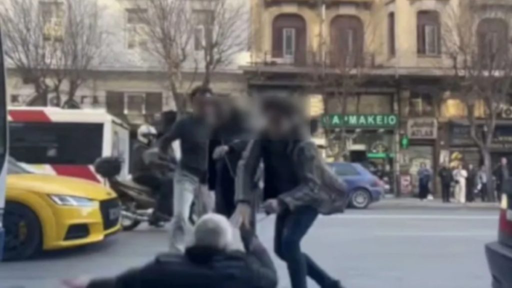 Θεσσαλονίκη: Οδηγός του ΟΑΣΘ πιάστηκε στα χέρια με οδηγό ΙΧ γιατί τον είχε μπλοκάρει (Βίντεο)