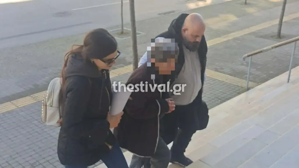 Θεσσαλονίκη: Προφυλακιστέα η 77χρονη για τον θάνατο του 82χρονου συζύγου της – “Είμαι αθώα, δεν έχω κάνει τίποτα”